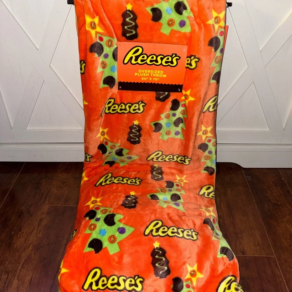 Reese’s Christmas Tree Plush Throw Blanket